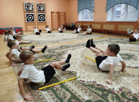 Вырастить ребёнка сильным, крепким, здоровым – это желание родителей и одна из ведущих задач, стоящих перед нашим образовательным учреждением. Лучшая пропаганда здорового образа жизни – это занятия физкультурой и спортом. Физкультура, представляющая главный источник силы и здоровья, развивает смелость, решительность, прививает чувство коллективизма, дисциплины, а главное - волю к достижению цели. Физическая культура способствует всестороннему развитию у детей умственных способностей, мышления, внимания, восприятия, существенному улучшению питания тканей организма, формированию скелета, формированию правильной осанки и улучшению иммунной системы ребенка. Движение, физическая культура в детских садах, здоровый образ жизни – это залог здоровья наших детей, нашего нового поколения. Вырастить ребёнка сильным, крепким, здоровым – это желание родителей и одна из ведущих задач, стоящих перед нашим образовательным учреждением. Лучшая пропаганда здорового образа жизни – это занятия физкультурой и спортом. Физкультура, представляющая главный источник силы и здоровья, развивает смелость, решительность, прививает чувство коллективизма, дисциплины, а главное - волю к достижению цели. Физическая культура способствует всестороннему развитию у детей умственных способностей, мышления, внимания, восприятия, существенному улучшению питания тканей организма, формированию скелета, формированию правильной осанки и улучшению иммунной системы ребенка. Движение, физическая культура в детских садах, здоровый образ жизни – это залог здоровья наших детей, нашего нового поколения.
