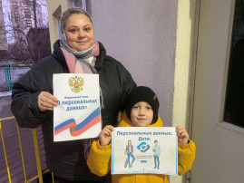 В нашем детском саду воспитанники подготовительной группы «Незабудка» пришли в гости к детям из младшей группы «Одуванчик» и на примере сказки «Золотой ключик» обсудили, можно ли рассказывать информацию о себе незнакомым, о том, что мы должны быть осторожными и не делиться этой информацией с посторонними людьми, особенно в Интернете. В нашем детском саду воспитанники подготовительной группы «Незабудка» пришли в гости к детям из младшей группы «Одуванчик» и на примере сказки «Золотой ключик» обсудили, можно ли рассказывать информацию о себе незнакомым, о том, что мы должны быть осторожными и не делиться этой информацией с посторонними людьми, особенно в Интернете.
